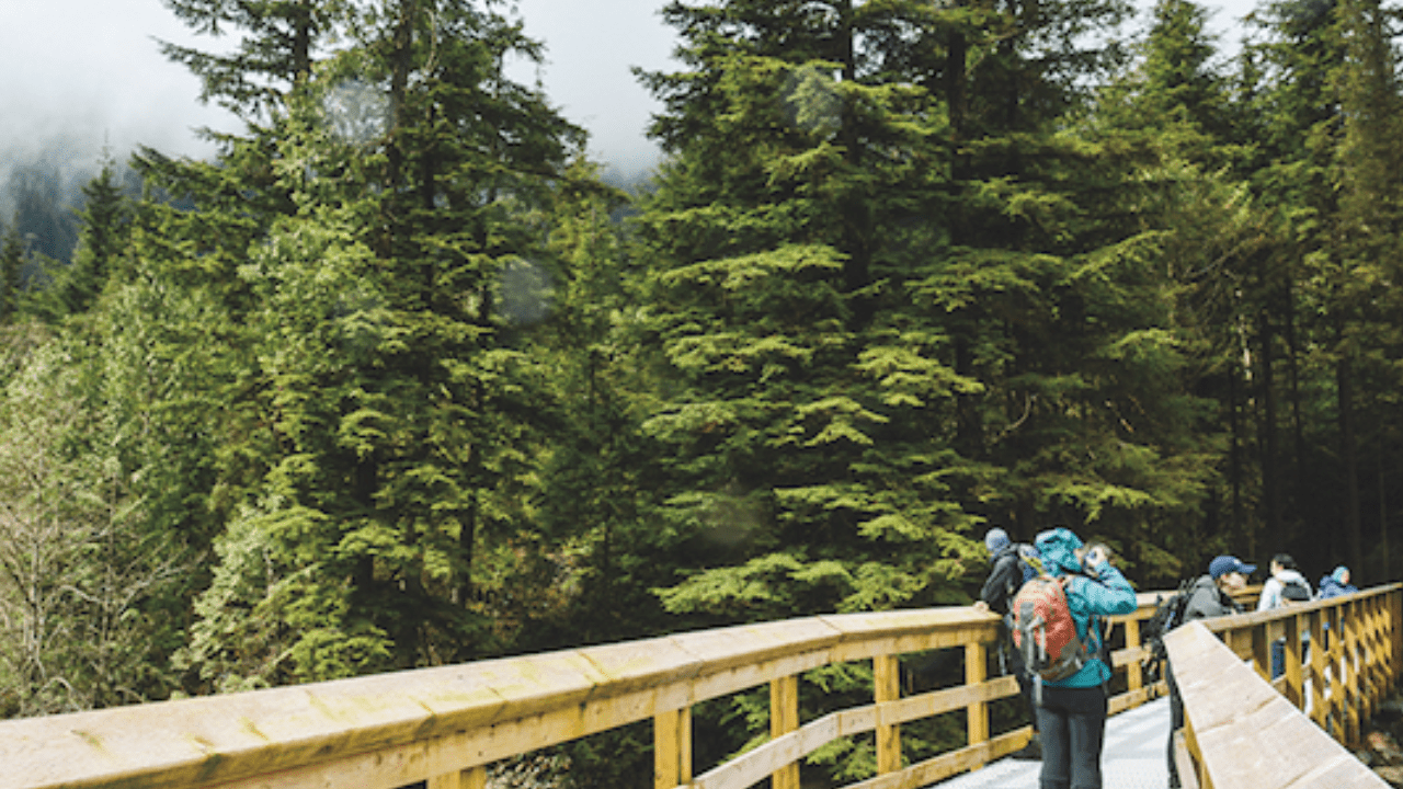 Prepping for a Hiking Excursion? Here's Your 10 Essential Gear Checklist