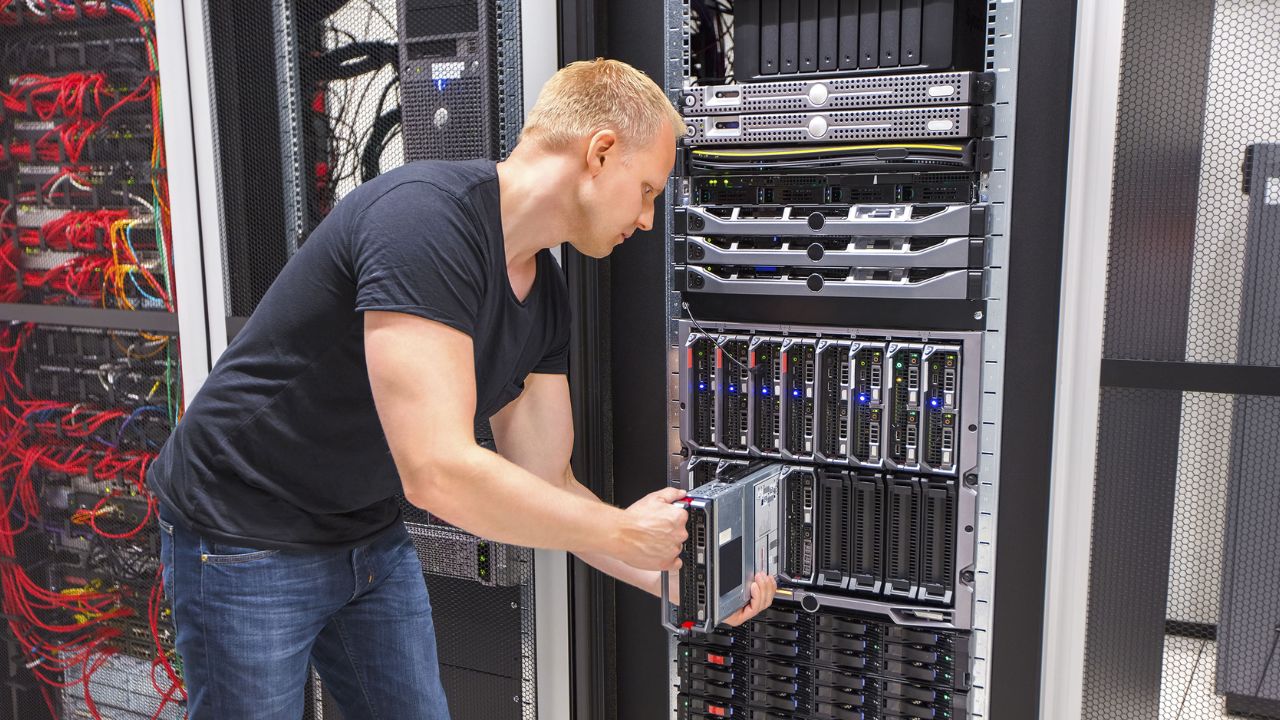 10 Key Considerations When Buying a Server Cabinet